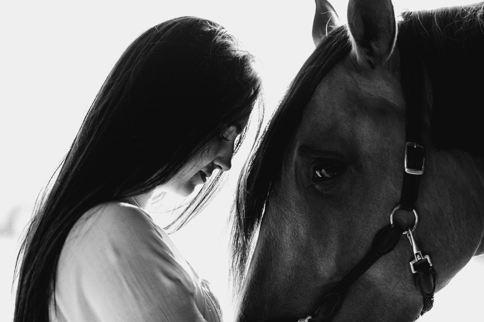 Ainhoa junto a un caballo
